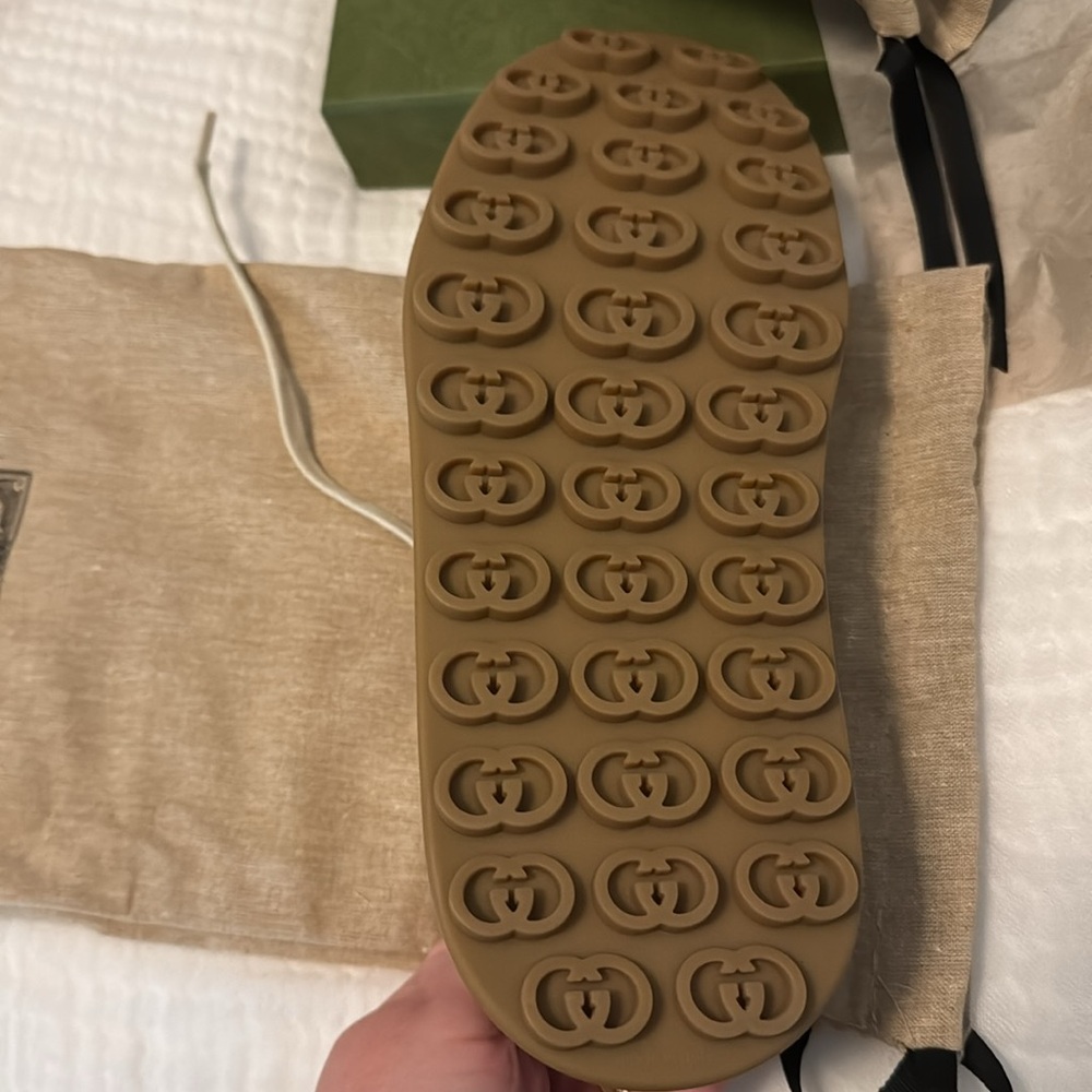 Gucci Beige and White Women's Sneakers - Picture 4 of 8